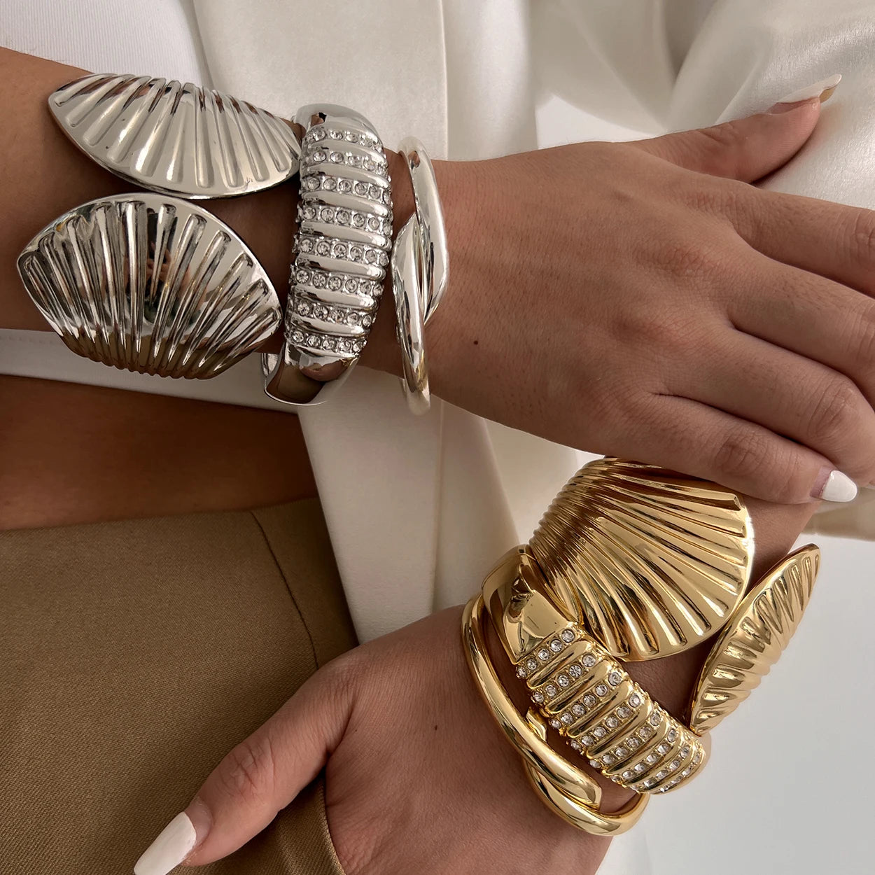 Ingemark Exaggerated Hip Hop Metal Scallop Knot Open Bangles Women Trend 2025 Vintage Gold Color Rhinestone Bracelet Men Jewelry