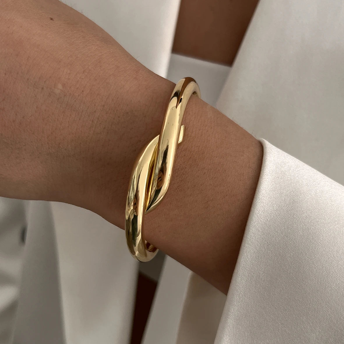 Ingemark Exaggerated Hip Hop Metal Scallop Knot Open Bangles Women Trend 2025 Vintage Gold Color Rhinestone Bracelet Men Jewelry