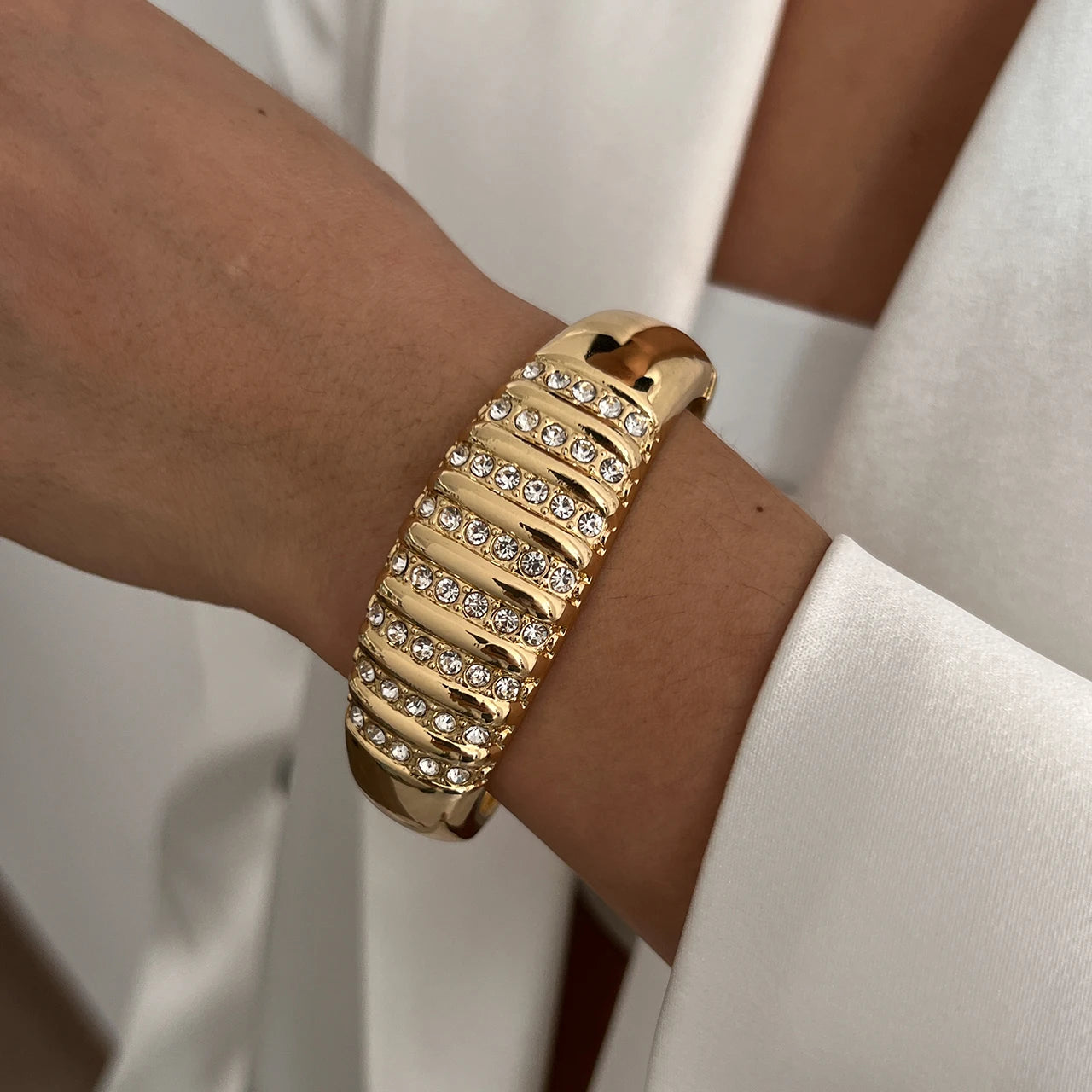 Ingemark Exaggerated Hip Hop Metal Scallop Knot Open Bangles Women Trend 2025 Vintage Gold Color Rhinestone Bracelet Men Jewelry