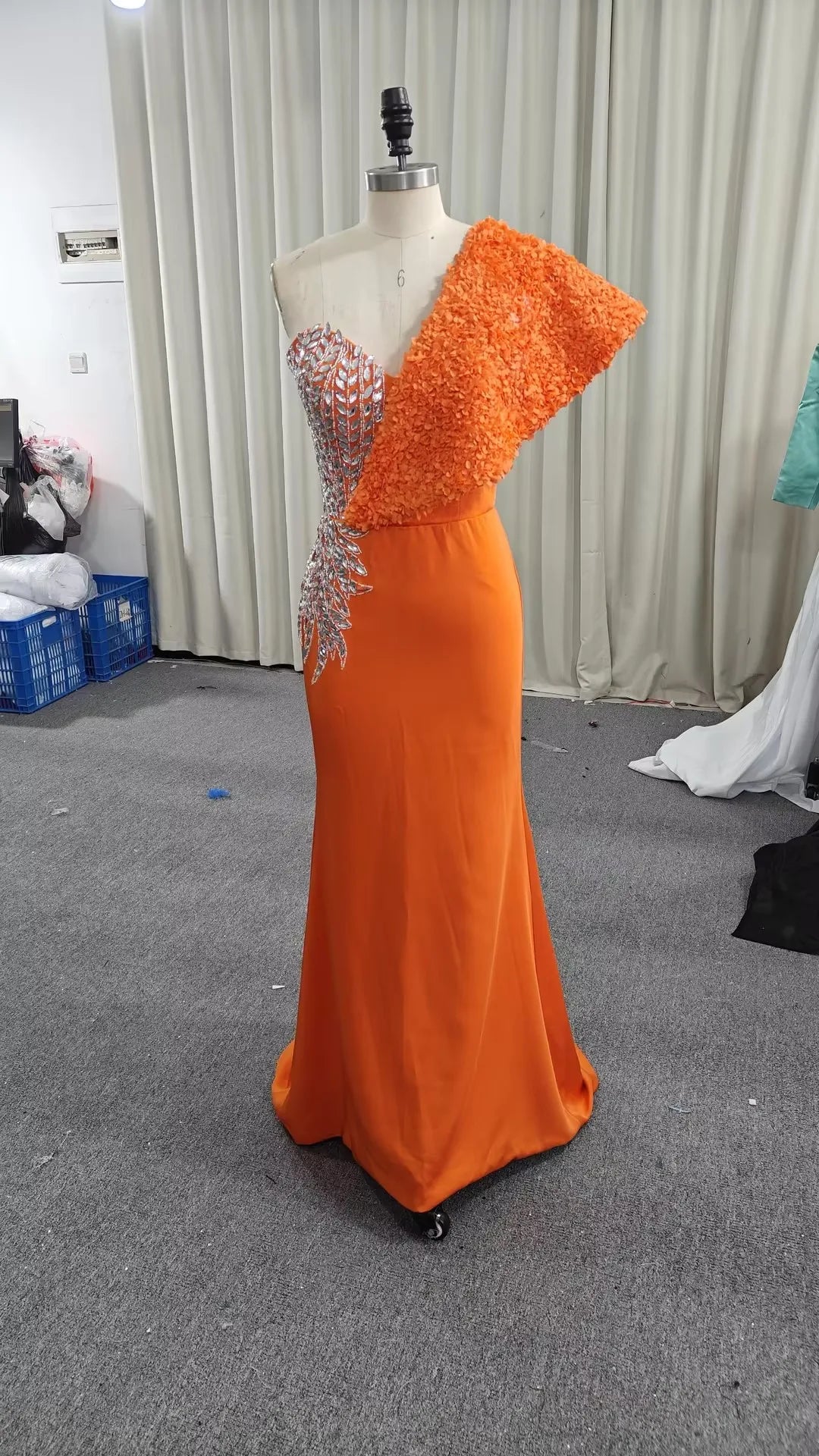 Customized A-line Evening Dresses Floor-length Off The Shoulder Sleeveless Prom Gown Fashion Crystal Flowers Draped Party Gown